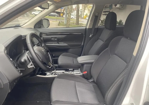 Mitsubishi Outlander cena 116500 przebieg: 20000, rok produkcji 2019 z Warszawa małe 562